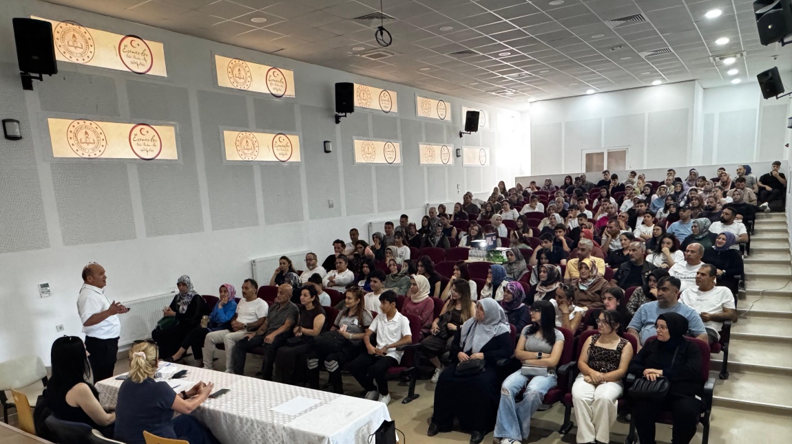  9. Sınıf Öğrencilerimizin Velileri ile Tanışma Toplantısı Yapıldı